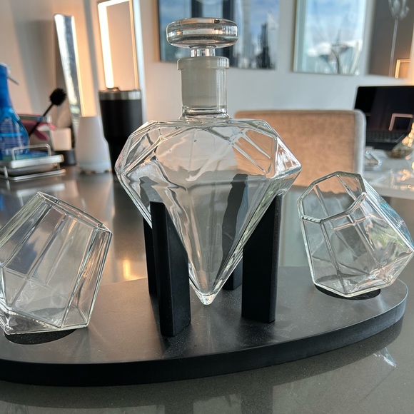 Diamond Decanter Set. Never used - Picture 4 of 9
